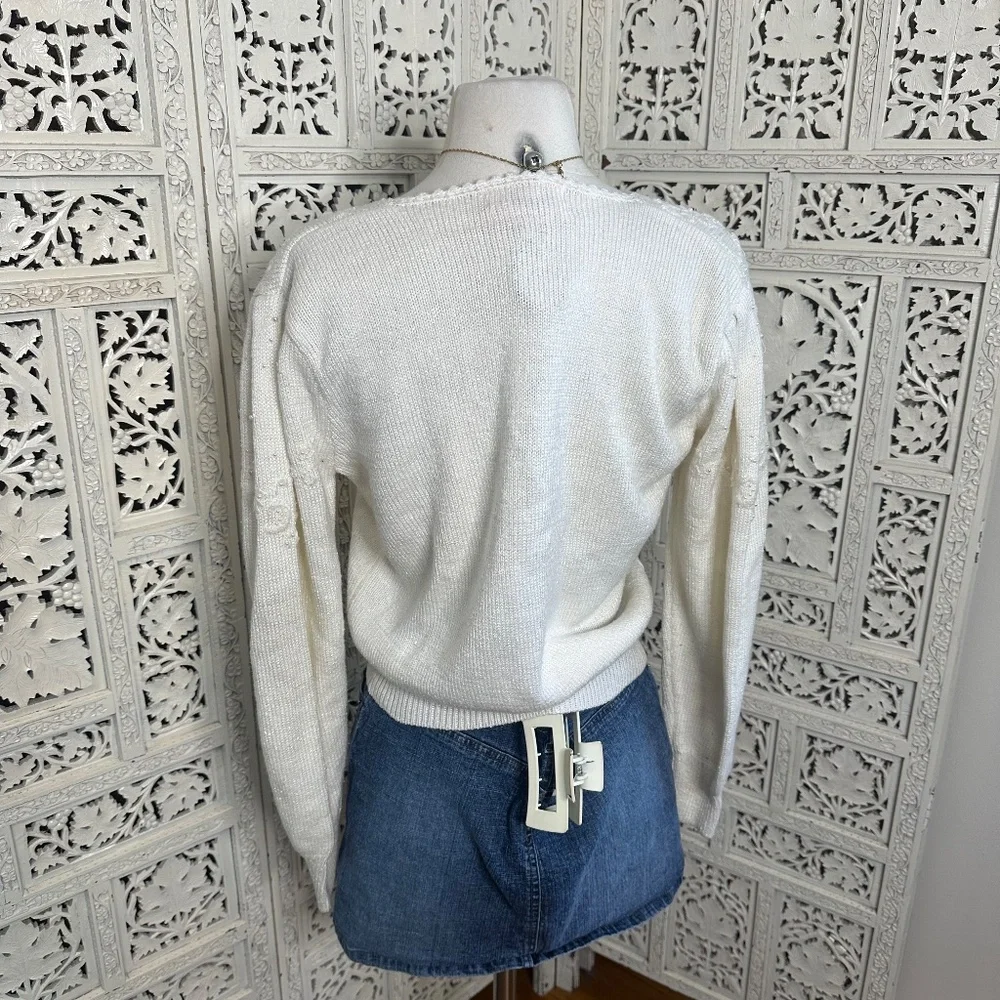 Vintage Jaclyn Smith Ivory‎ Floral Embroidered Pearl V Neck Faux Wrap Sweater